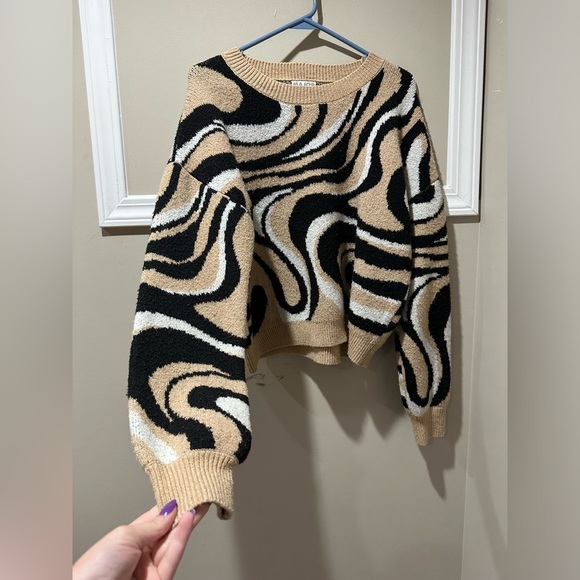 Tops - Super cute Women’s Sweater